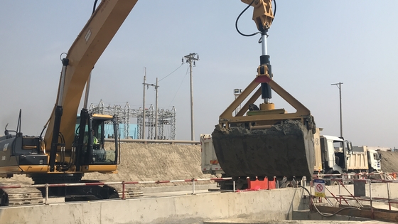 การปรับแต่ง Excavator Telescopic Arm Long Reach Boom 22 เมตร Long Arm สําหรับ CAT