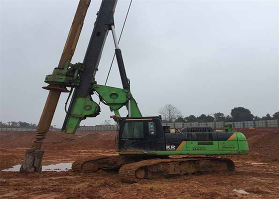 CAT Chassis 60m / Min เครื่องตอกเสาเข็มไฮดรอลิกเครื่องเจาะดินตีนตะขาบในมูลนิธิ