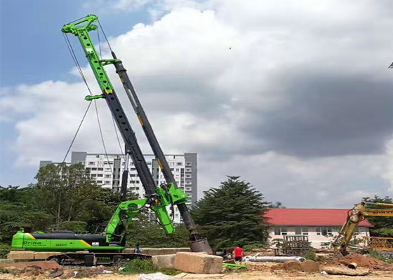 เครื่องตอกเสาเข็มไฮดรอลิก 5 ถึง 26 รอบต่อนาทีแท่นขุดเจาะแบบโรตารี่พร้อม CAT Chassis 60m / Min